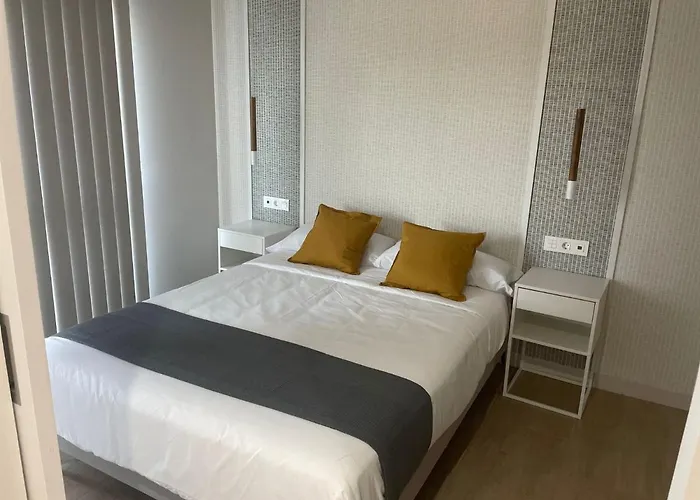 住宿加早餐酒店 Turisticos Castilnovo 科尼尔-德拉弗龙特拉